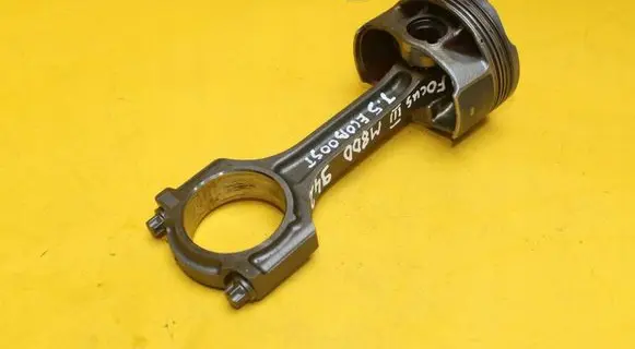 Ford Focus Piston with connecting rod