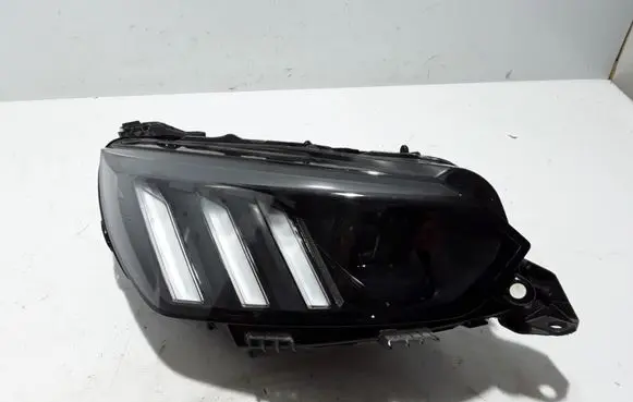 Peugeot 2008 II Headlight/headlamp 9841641980