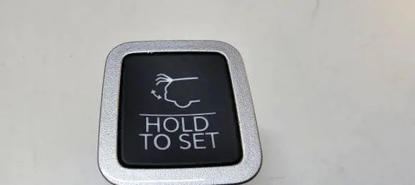 Jeep Grand Cherokee WL Tailgate/boot open switch button 68504683AA