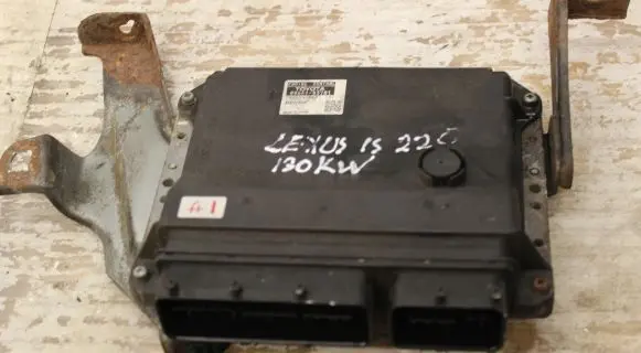 Lexus IS 220D-250-350 Engine control unit/module 8966153701 175800