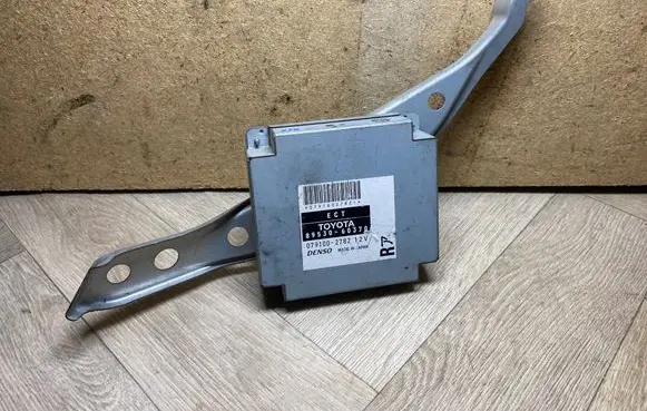 Toyota Land Cruiser (J150) Gearbox control unit/module 8953060370