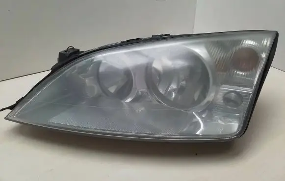 Ford Mondeo Mk III Headlight/headlamp 1S7113006AK 0301174201