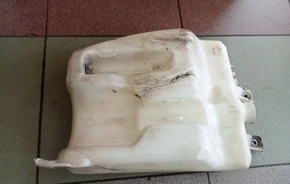 Nissan Micra Lamp washer fluid tank 000