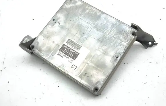 Toyota Avensis T250 Engine control unit/module 8966105C70 MB1758008681 17580086811