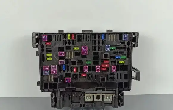 Jeep Grand Cherokee WL Fuse module 68366721AD