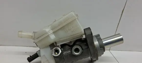 Nissan X-Trail T32 Master brake cylinder 97043852