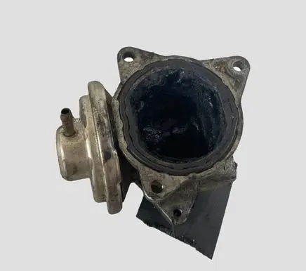 Volkswagen Golf V EGR valve 038129637D