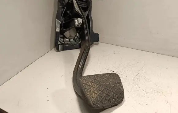 Mercedes-Benz E W213 Brake pedal A2052920308