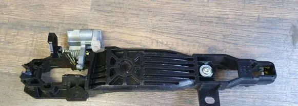 Rear door exterior handle/bracket