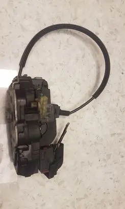 Opel Insignia A Front door lock 13503161