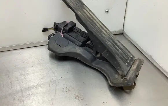 Audi A3 S3 8P Accelerator throttle pedal 1K1721503F 6PV00860000 1I051403