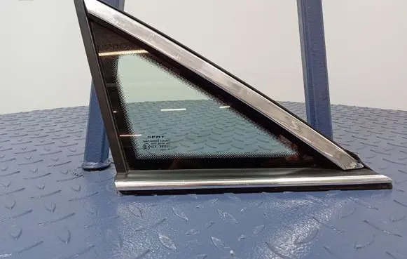 Seat Altea XL Front door vent window glass four-door 