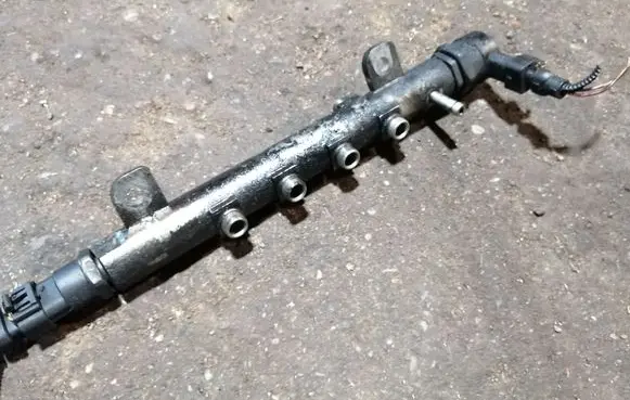 Opel Vectra C Fuel main line pipe 55188056 0445214057 0281002507