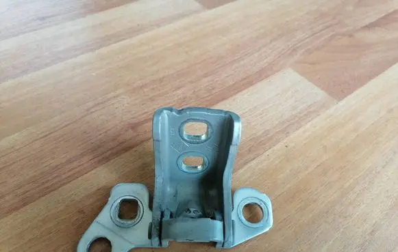 Renault Clio III Front door upper hinge 8200223471 804016999R 223471