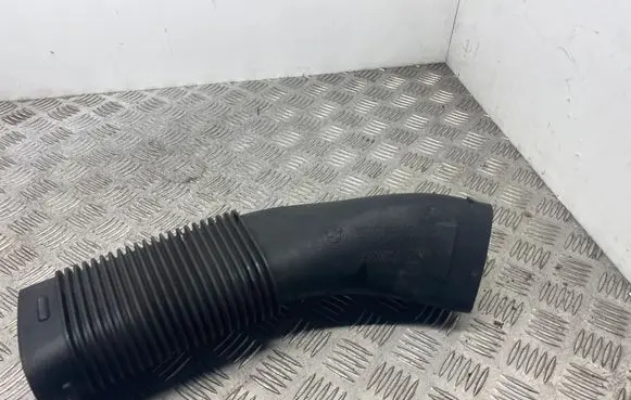 BMW X5 E70 Air intake duct part 7812058 13717812058