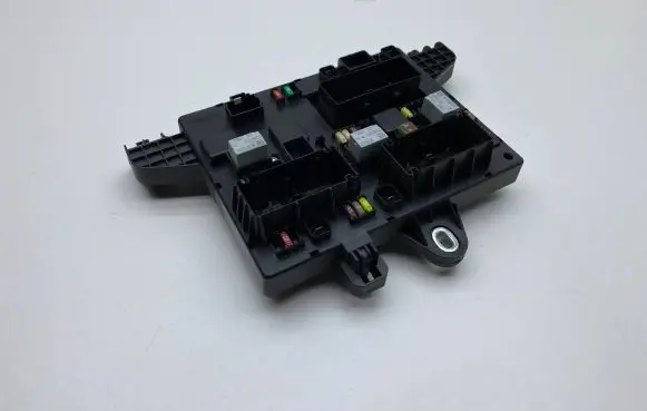 Opel Zafira C Fuse module 13368653 365927271