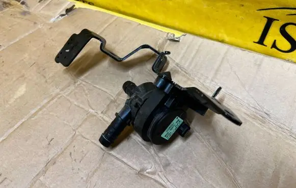 Ford Kuga III Water pump MX6318D473HHB