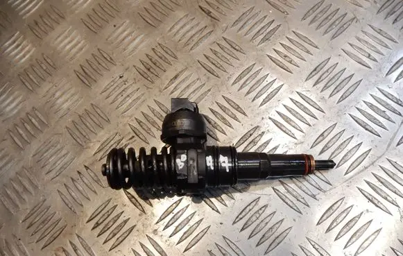 Volkswagen PASSAT B6 Fuel injector 038130073BN B647