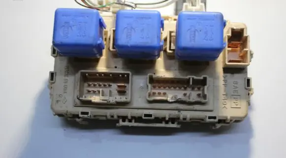 Nissan X-Trail T30 Fuse module PPT40
