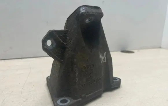 Audi A4 S4 B5 8D Engine mounting bracket 8D0199308D