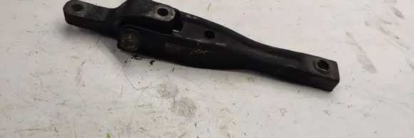 Volkswagen PASSAT B8 Engine mount bracket 5Q0199855P