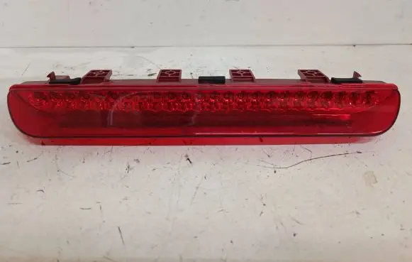 KIA Sportage Third/center stoplight