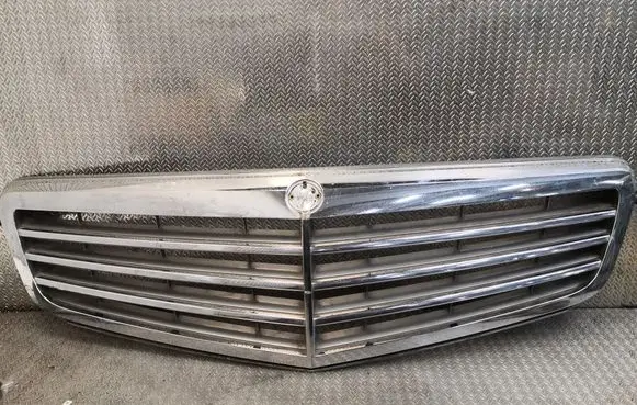 Mercedes-Benz C W204 Quarter panel pressure vent A2048800323 2048800323