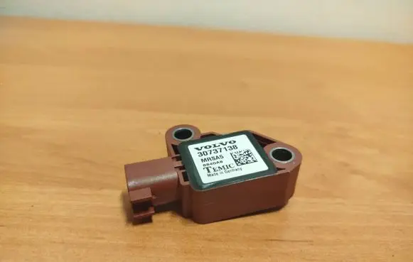 Volvo C30 Airbag deployment crash/impact sensor 30737138 MRSA5 8840A8
