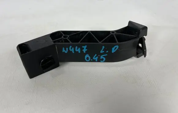 Mercedes-Benz Vito Viano W447 Front bumper mounting bracket A4478850118