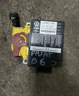 Volkswagen PASSAT B6 Airbag control unit/module 391121