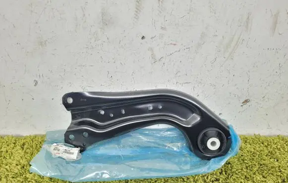Toyota C-HR I Rear control arm 48780-f4010