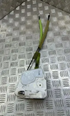 Mazda 3 II Front door lock BJE7