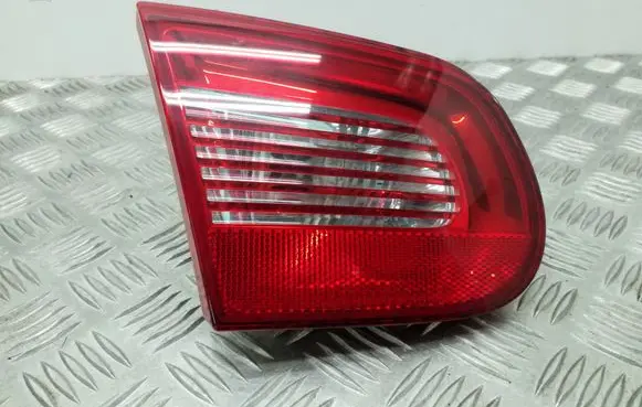 Tailgate rear/tail lights