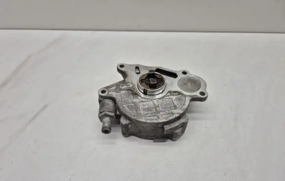 Audi Q3 8U Vacuum pump 03L145100 03L145100F