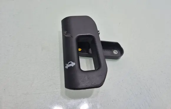 Alfa Romeo Giulia Engine bonnet (hood) release handle 