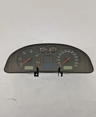 Volkswagen PASSAT B5 Speedometer (instrument cluster) 3B0920822A