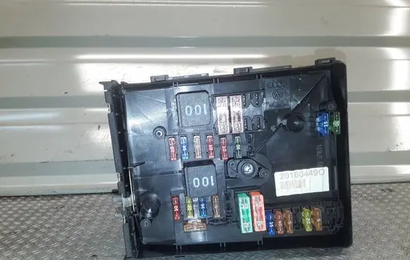 Volkswagen Golf VI Fuse module 1K0937125C