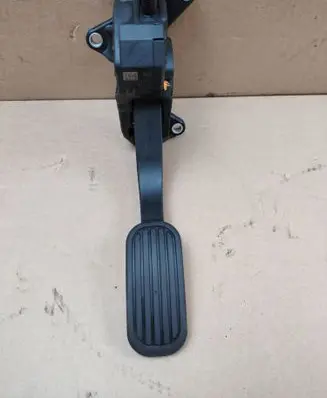 Toyota C-HR I Accelerator throttle pedal 78110F4020