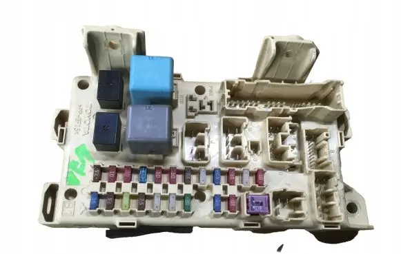 Toyota Avensis Verso Fuse module 8922144030