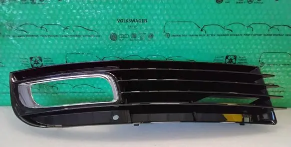 Audi A8 S8 D3 4E Front fog light trim/grill 4E0807682AN 4E0807682
