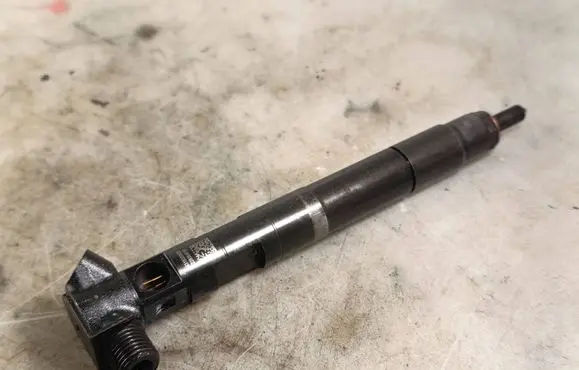 Mercedes-Benz E W212 Fuel injector A6510704987 28342997 1532901538866