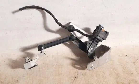 BMW X6 G06 Headlight/headlamp level sensor 6899884 6895467