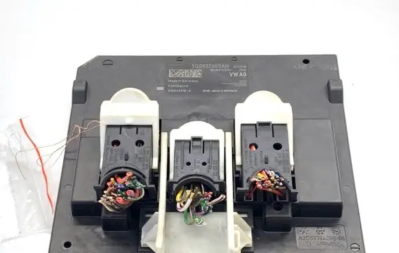 Volkswagen Golf VII Central body control module 5Q0937085AH