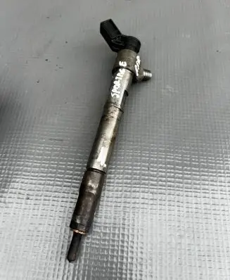 KIA Sportage Fuel injector 338002U000