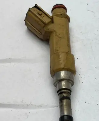 Toyota Prius (XW30) Fuel injector 2325037010 069012604