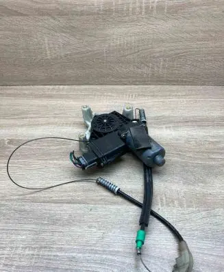 Mitsubishi Carisma Rear door window regulator motor 105682104 113686301 WithPlug