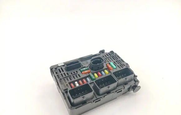 Citroen C4 I Fuse module 9657718780