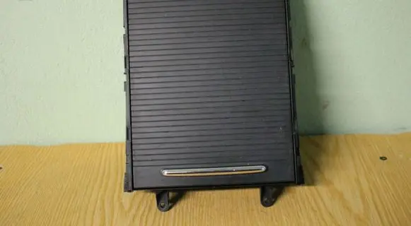 Cup holder front
