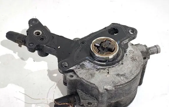 Audi A4 S4 B6 8E 8H Vacuum pump 038145209C