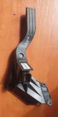 Ford Mondeo Mk III Accelerator throttle pedal 1S719F836BB 117000000457